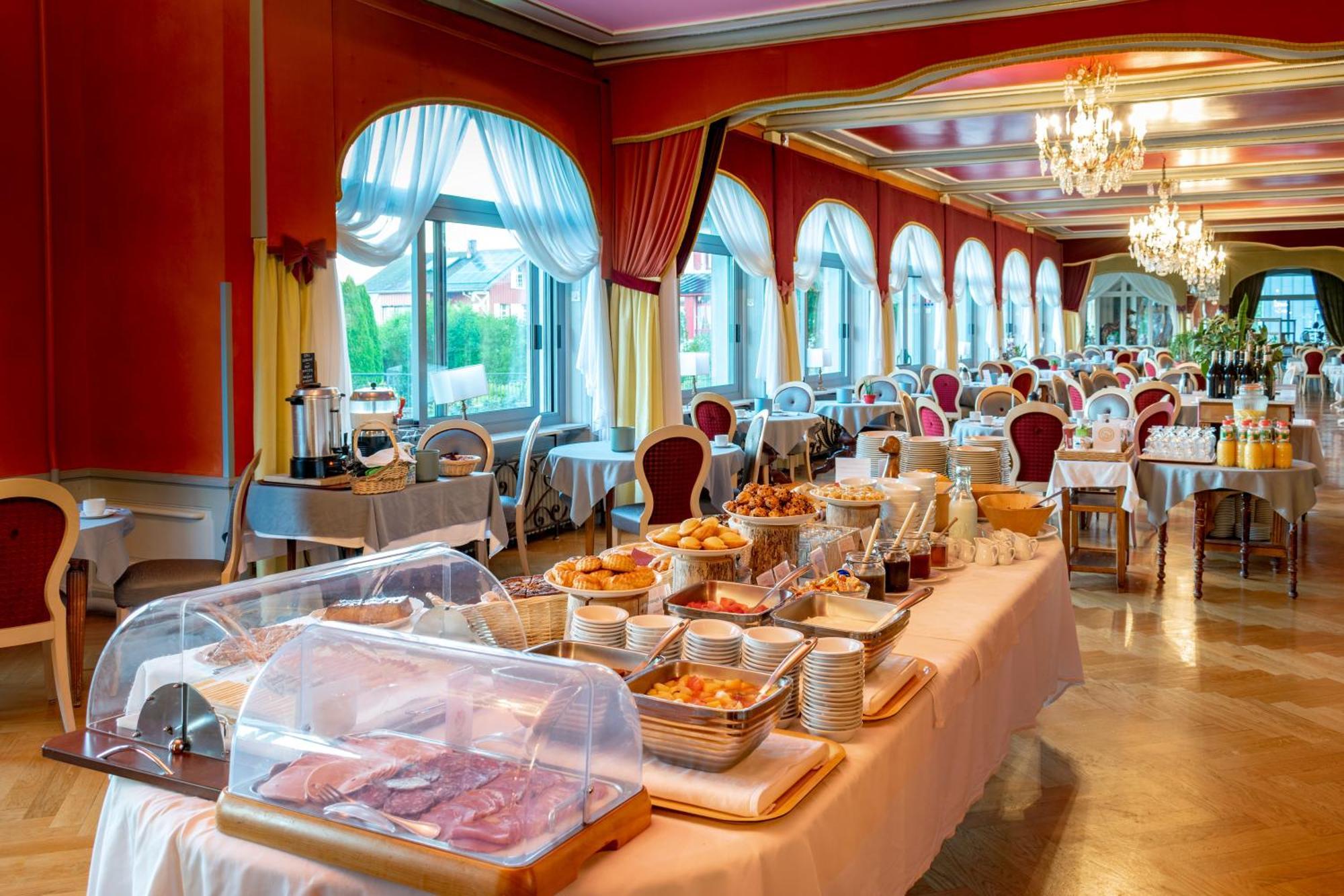 Hotel-Restaurant Le Lac Malbuisson Exterior photo