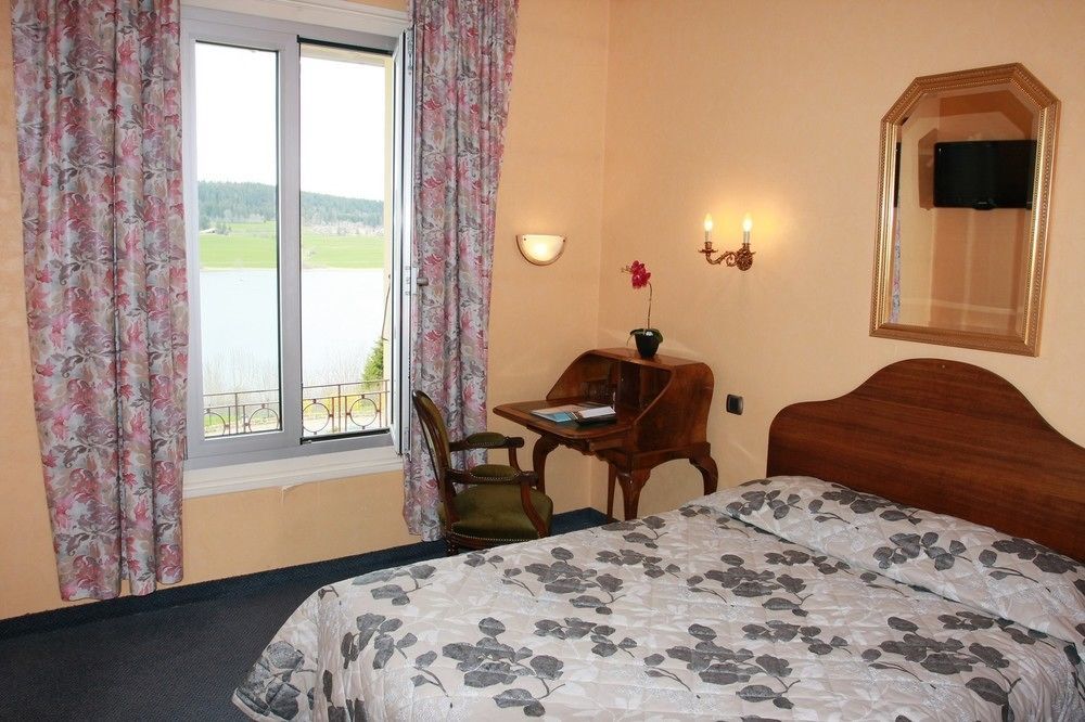 Hotel-Restaurant Le Lac Malbuisson Exterior photo